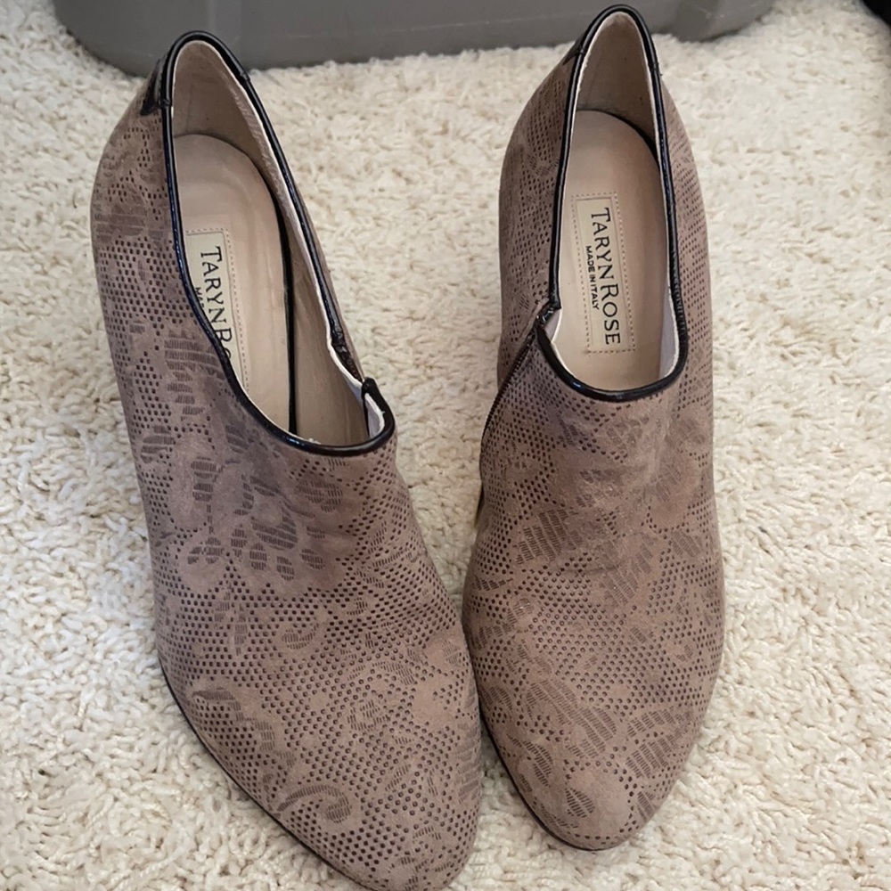 Taryn Rose size 36 / size 6 heels